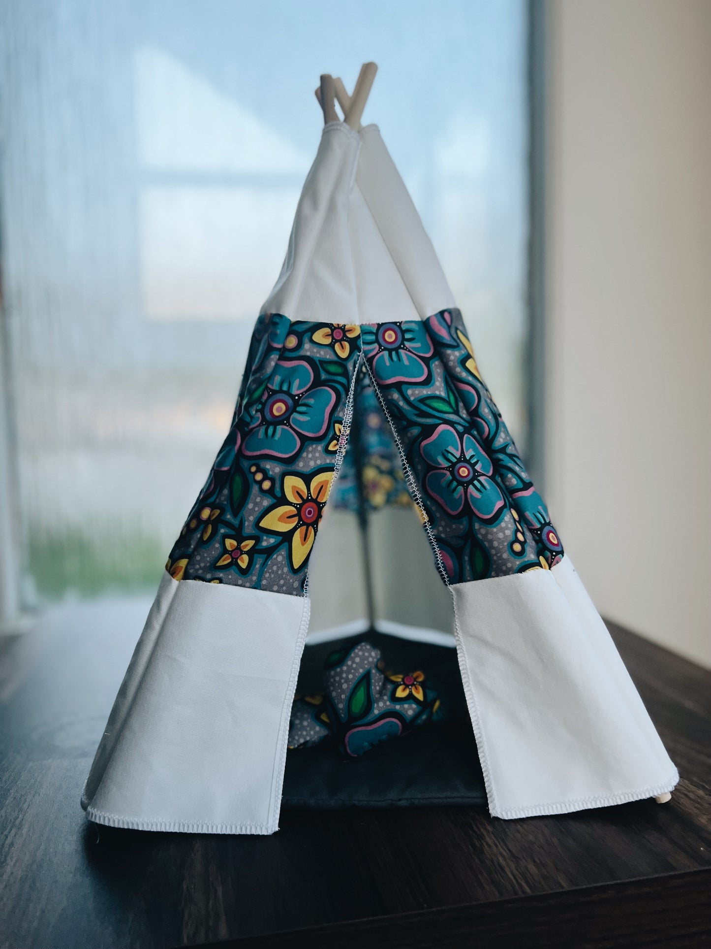 Teepee for display or use with 11.5 inch doll